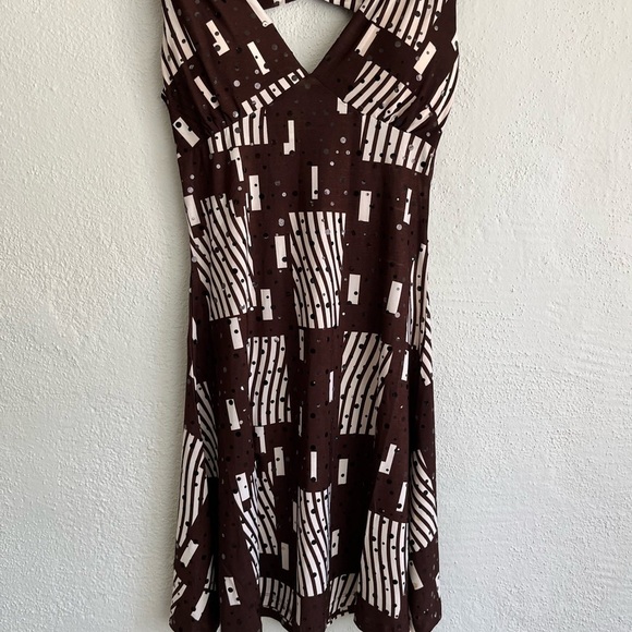 TOUCH Express Woman Brown& Cream Geo V- Neck Dress, Size Large - Picture 1 of 6